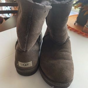 Brown short Ugg’s boots. Size 7